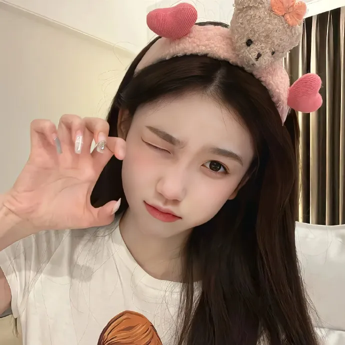 当红男星又出大瓜：深夜密会神秘女子，粉丝集体脱粉，深夜
